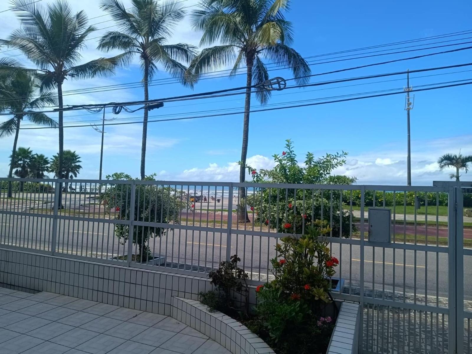 Apartamento Pe Na Areia Vila Caicara 프라이아 그란데 외부 사진